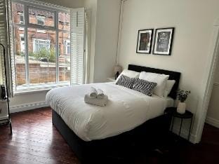 Modern 5BR | Near M6 | Fast Wifi Vacation rental in Metropolitan Borough of Solihull