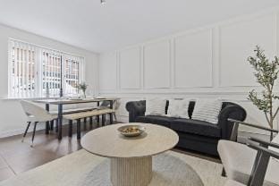 NEW Stunning Home | Free Parking | Sleep 8 | By M6 Vacation rental in Metropolitan Borough of Solihull