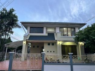 A Spacious and Peaceful detached house in Bangkok Vacation rental in Bangkok