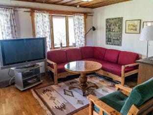 Peaceful Cabin Retreat by Lake Gopen Vacation rental in Sweden