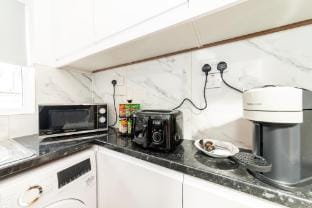 Fully Equipped Home/4 Beds/Free Parking/Ennerdale Vacation rental in Reading