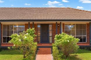 Family Oasis near Watergardens + Parking Vacation rental in Taylors Lakes