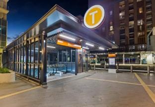 Modern 3BR Mascot Retreat | Walk to Train &Airport Vacation rental in Mascot