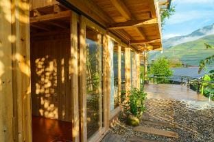 Flow – Cozy Balcony Room, Mountain View | F3 Vacation rental in Vietnam