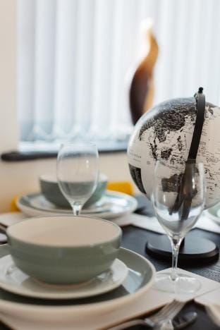 2 Bed Home | Parking | 6 Separate Beds | Smart TV Vacation rental in Widnes