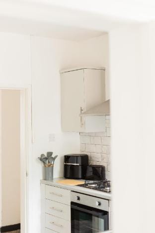 2 Bed Home | Parking | 6 Separate Beds | Smart TV Vacation rental in Widnes
