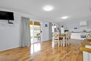 Waterview Cottage C/D Farm Stay in Broke