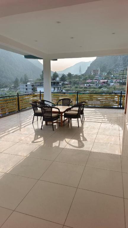 Shesh Besh Guest House & Restaurant Hotel in Himachal Pradesh