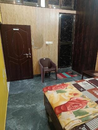 Maa janki pg guest house Vacation rental in Uttar Pradesh