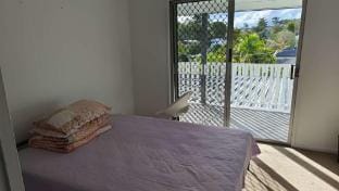 Modern Holland Park Home with Easy City Access Vacation rental in Brisbane