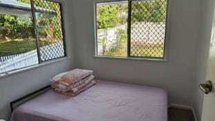 Modern Holland Park Home with Easy City Access Vacation rental in Brisbane