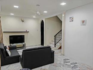 Be Stay Ipoh with parking - 14pax, 5Rooms Vacation rental in Ipoh