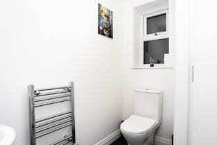 Cedar House - Telford - With Parking Vacation rental in Telford