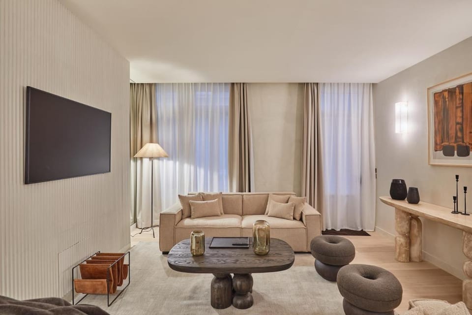 Sublime and New Studio Louvre Palais-Royal Apartment in Paris