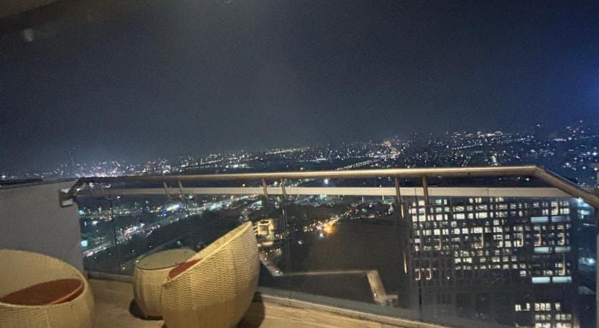 Supernova Lux Spira 94 Hotel in Noida