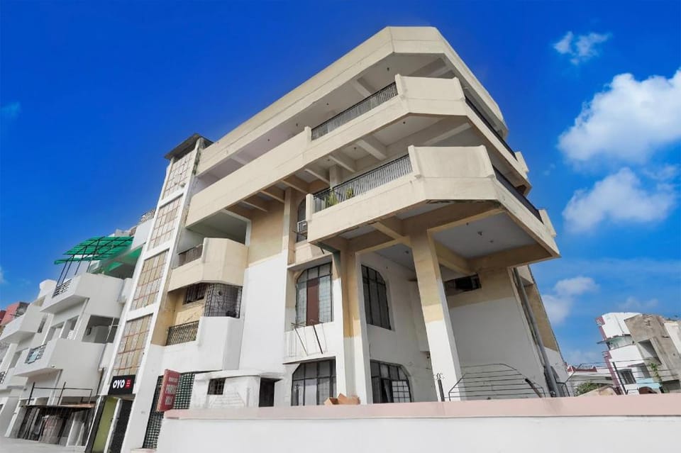 SPOT ON Hotel prayag villa Hotel in Uttar Pradesh