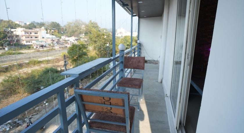 FabHotel Doon Classic Homestay Hotel in Dehradun