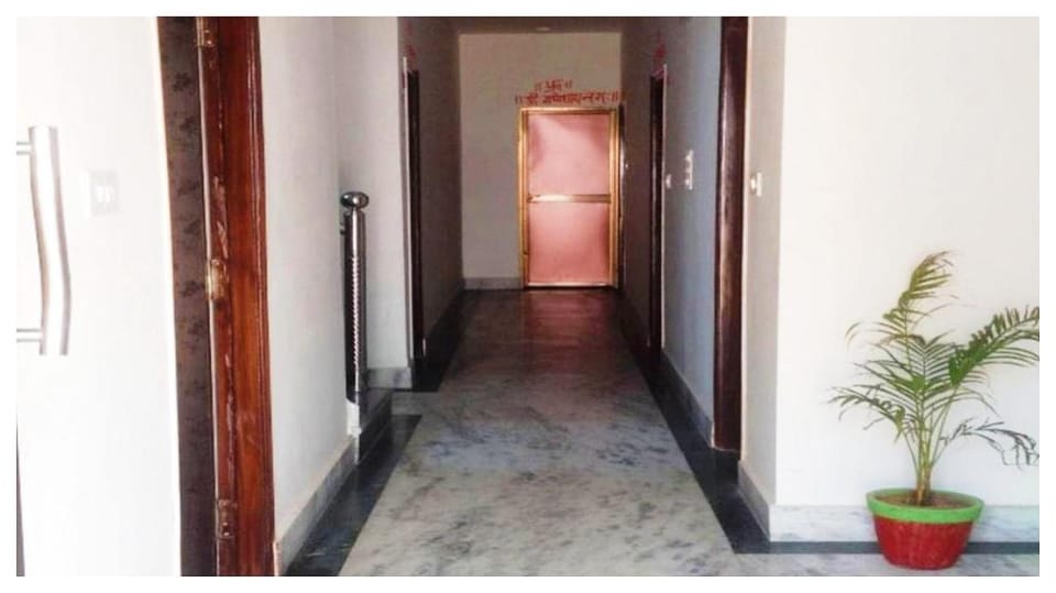 R K Guest House Gaya Hotel in India