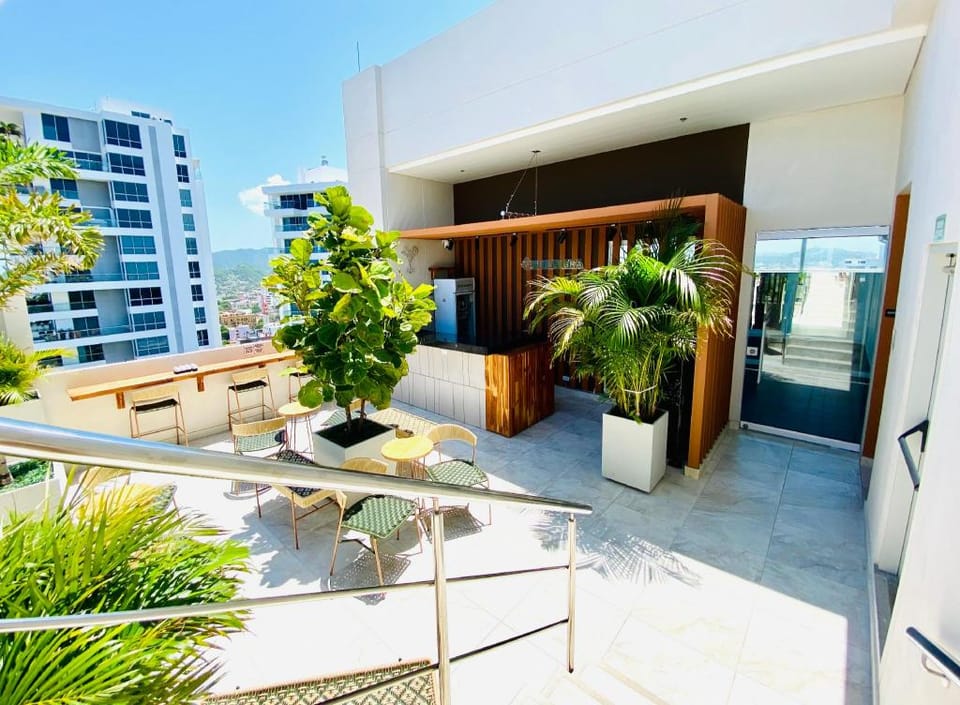 Blue Loft ocean view rooftop pool  prime location Hotel in Santa Marta