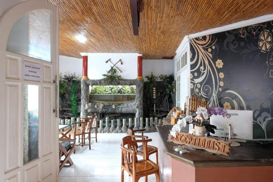 RedDoorz near Jawa Timur Park 1 Hotel in Batu