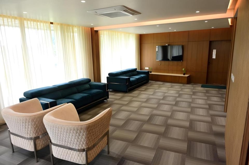 IJ CROWNE Hotel in Mysuru