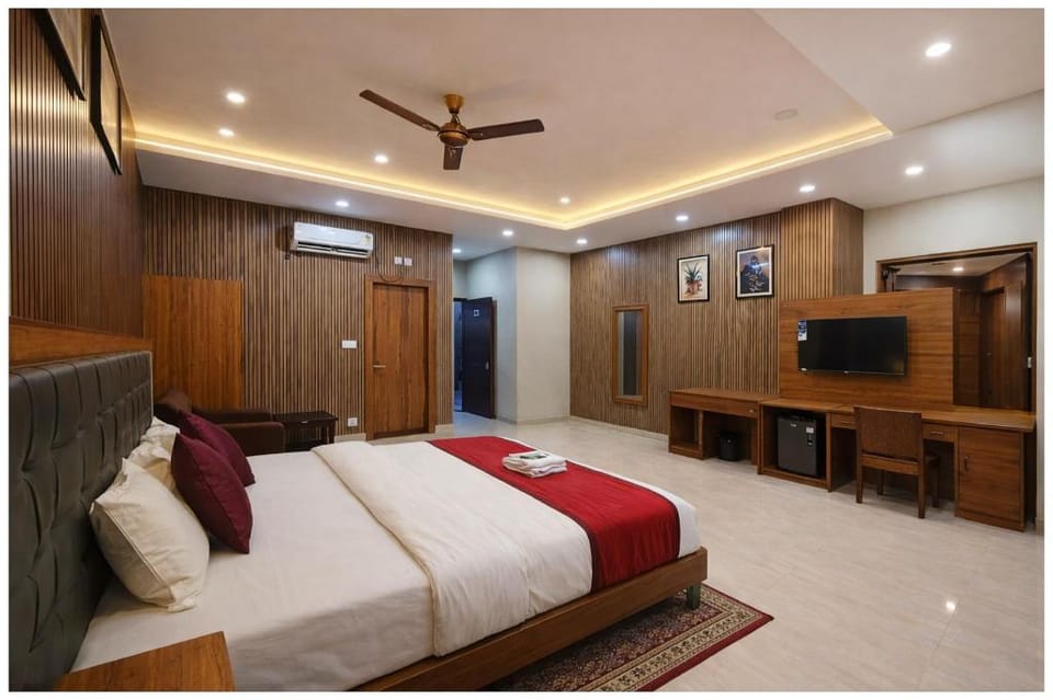Goroomgo Siddhant Palace Varanasi Hotel in Varanasi