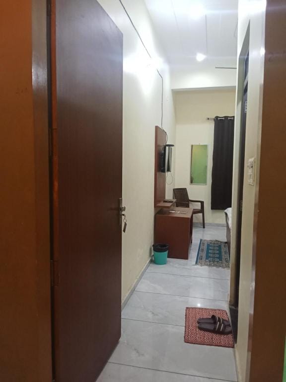 Goroomgo Shree Ramayanam Ayodhya Hotel in Uttar Pradesh