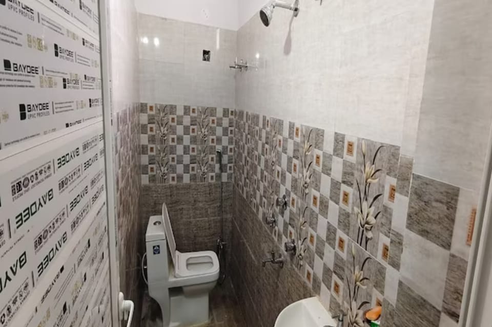 Hotel HS Roy near Bhoothnath Metro Station Hotel in India