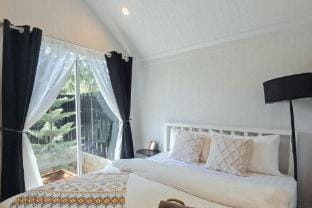Maralyn [มาลาริน เกาะล้าน] Resort in Chon Buri Changwat