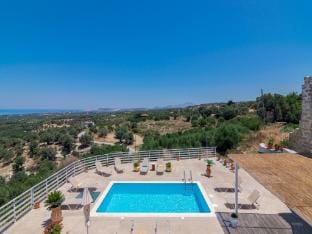 Villa in Agia Triada with Private Pool Villa in Crete Region
