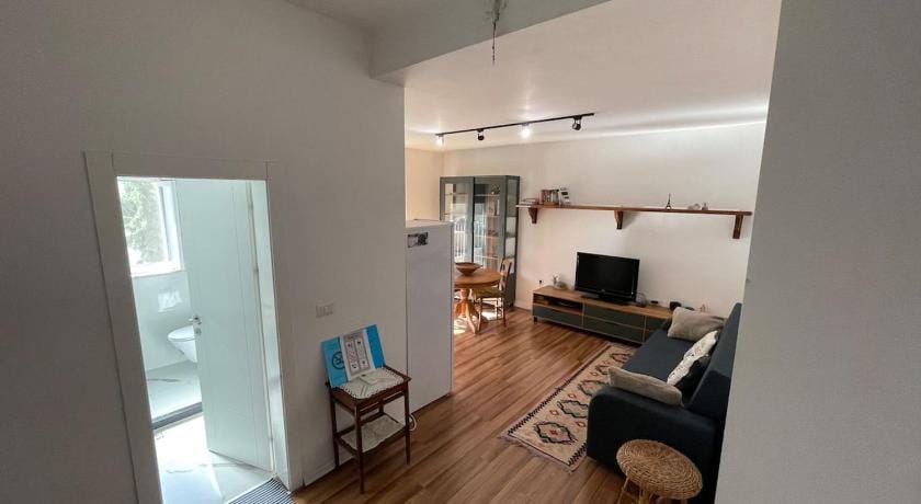 Flora Center - Modern Cozy Apartment with Balcony Hotel in Tirana