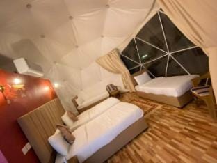 millennium camp  Luxury tent in South District