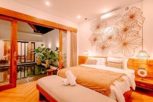 Amoura Villa tropical 2BR NearCanggu Cafes & Beach Villa in North Kuta