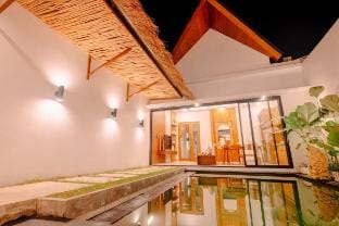 Amoura Villa tropical 2BR NearCanggu Cafes & Beach Villa in North Kuta