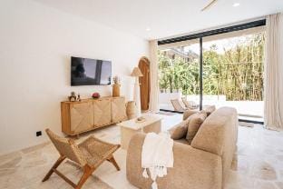 Trendy Boho 3BR • Cozy Living • 5min to La Brisa Villa in North Kuta