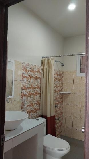 Beachfront AC 3-Bedrm Villa,14pax, 10pax  xtra@400 Villa in La Union