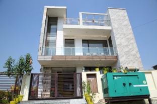 Studio Apartment 3 Bed Room with Kitchen Villa in Agra