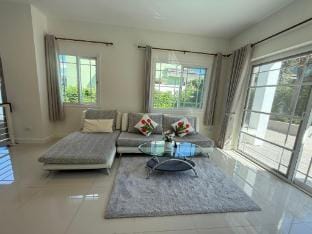 บ้าน 88 แลนด์แอนเฮ้าส์ Villa in Chalong
