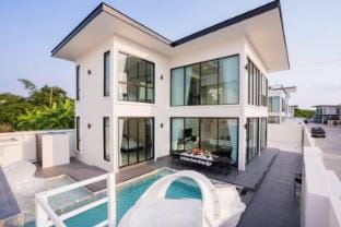 Mana Fun Pool Villa Villa in Pattaya City