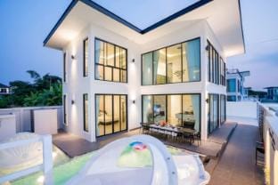 Mana Fun Pool Villa Villa in Pattaya City