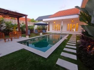 NEW 3BDR Villa - 3 Min Echo Beach Villa in North Kuta