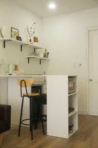 Digital Nomad Loft – Kitchen, Balcony, Café Below Villa in Ho Chi Minh City