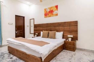 Stylish & Cozy Retreat w/ Jacuzzi | Vaishali Nagar Villa in Jaipur