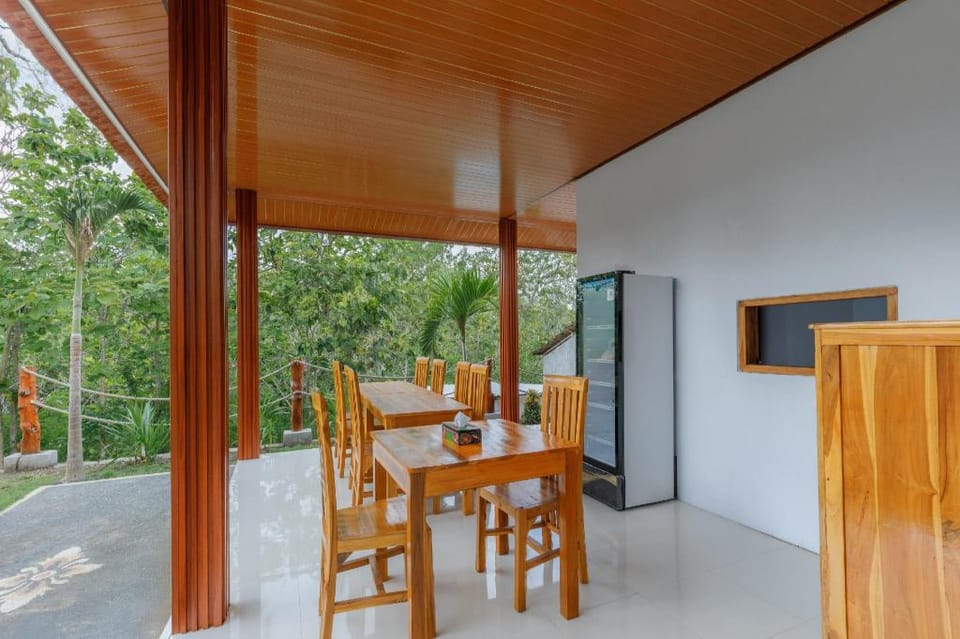 Memela Bungalow Bed and Breakfast in Nusapenida