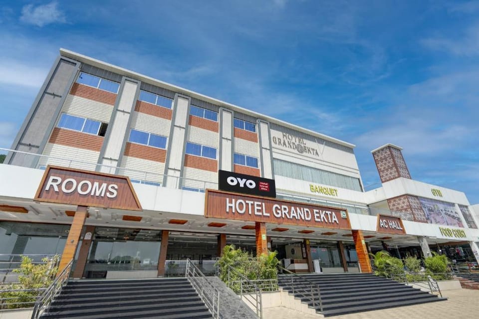 Hotel O Grand Ekta Hotel in Gujarat