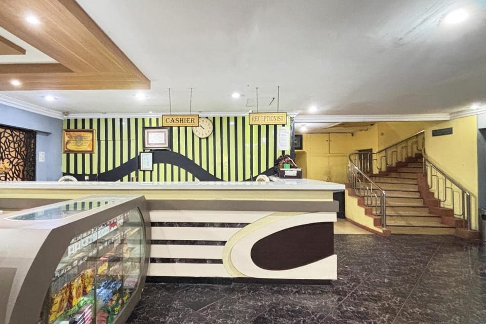 Hotel Pasar Besar RedPartner near Tugu Pahlawan Hotel in Surabaya
