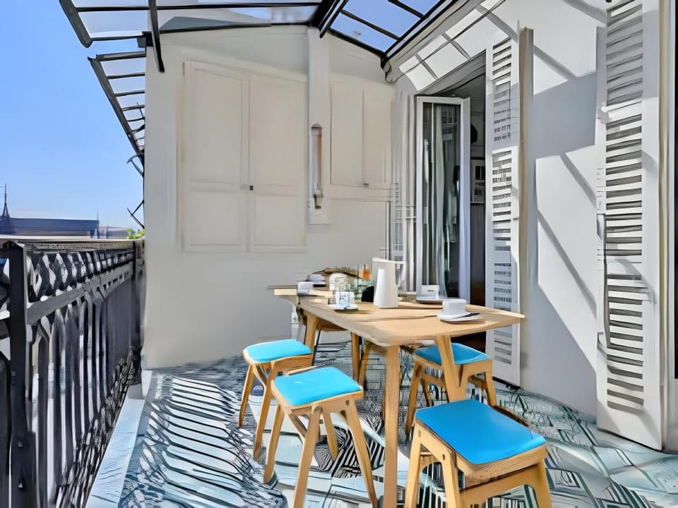 Superb flat with terrace in the centre of Paris Apartment in Paris