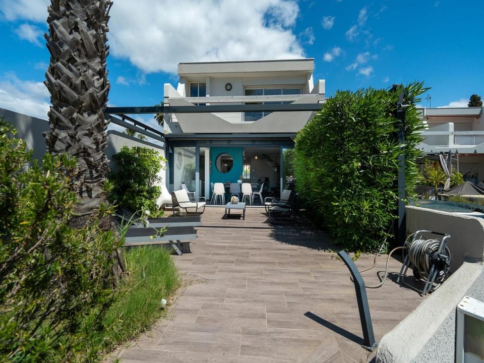 Villa in Le Grau du Roi with Stunning Sea Views Villa in Le Grau-du-Roi