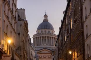 Notre Dame Paris Suite Apartment in Paris