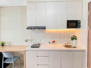 Modern Style Studio Royal Sentul Park By Travelio Apartment in West Java